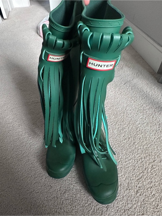 Hunter Shoes - *rare* Hunter Green Tall Rain Boots with Tassles